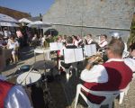 De Flippers zorgden ook voor muzikaal spektakel bij Cafe Maasvallei van 'Rudi' in Herbricht.  (24-9-2011 - Jan Dolmans)