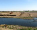 Op de achtergrond in het midden boerderij Limpens. De randen van het onvergraven gebied zijn al mooi afgewerkt. (23-10-2011 - Han Hamakers)